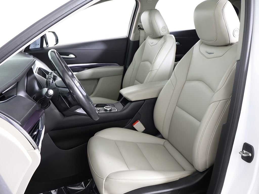 Used 2023 Cadillac XT4 Luxury w/ Cold Weather Package image 33