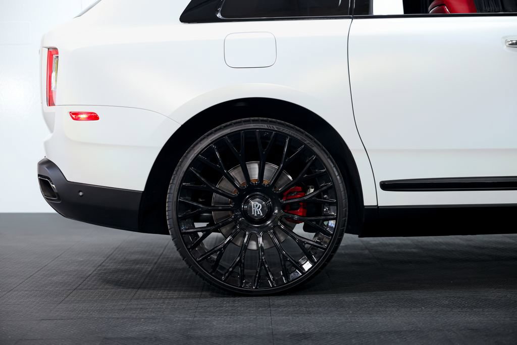 Used 2022 Rolls-Royce Cullinan Black Badge w/ Dark Exterior Package image 9