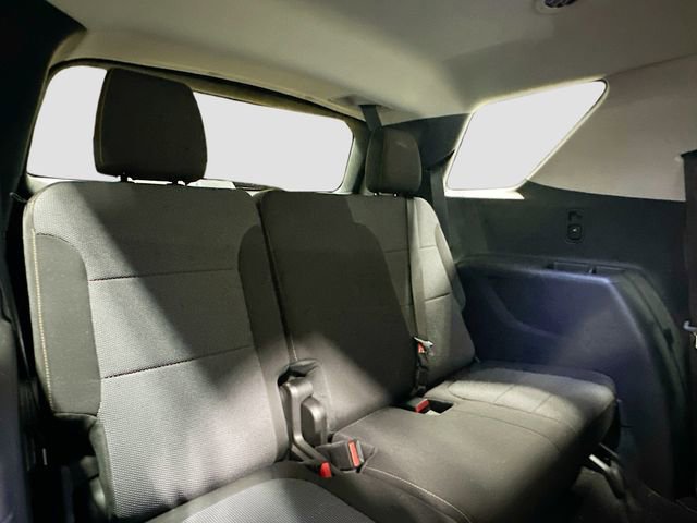 Used 2021 Chevrolet Traverse LT image 28