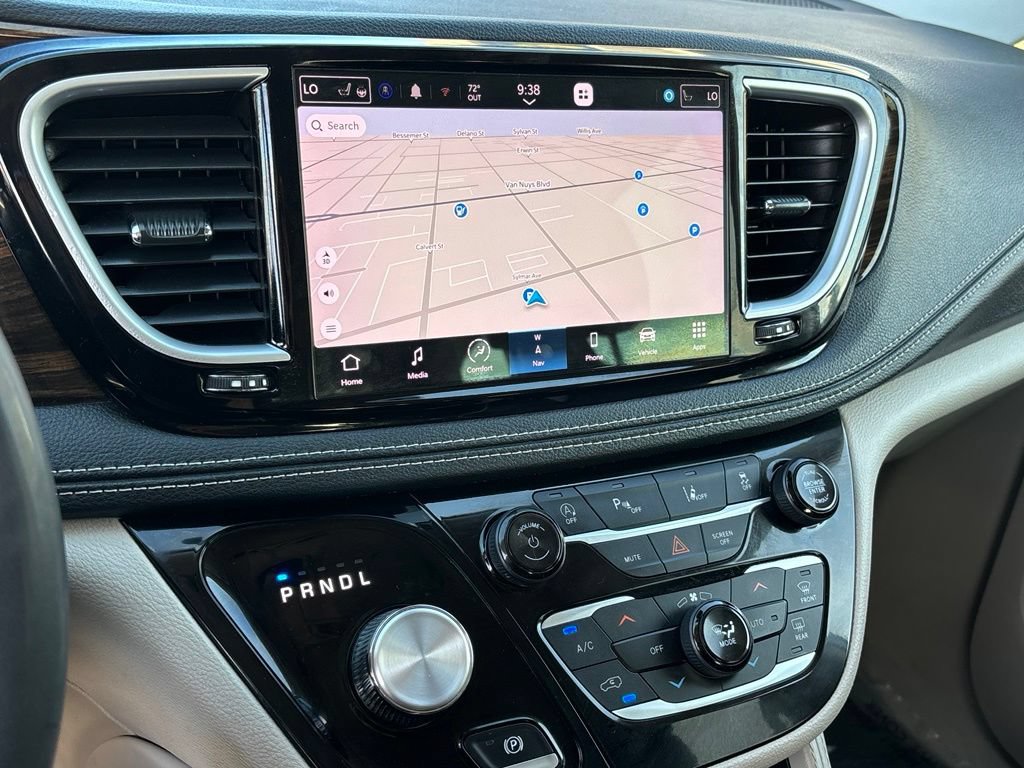 Used 2023 Chrysler Pacifica Limited FWD image 19