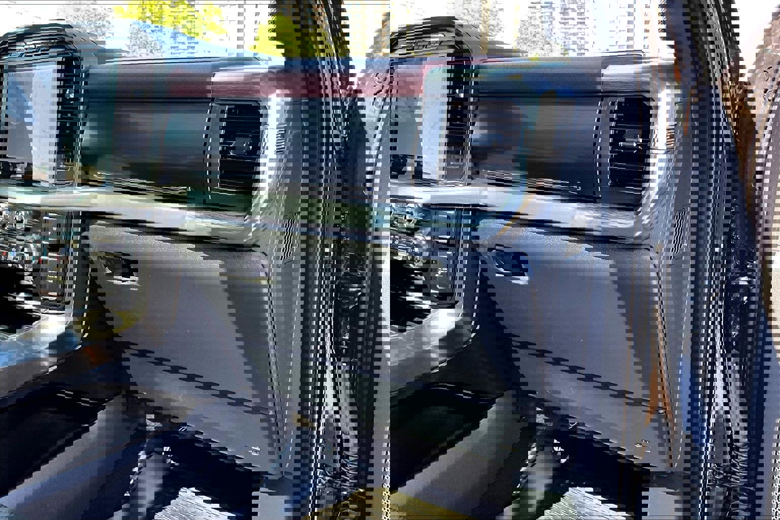 Used 2023 Ford F150 Lariat w/ Equipment Group 502A High image 16