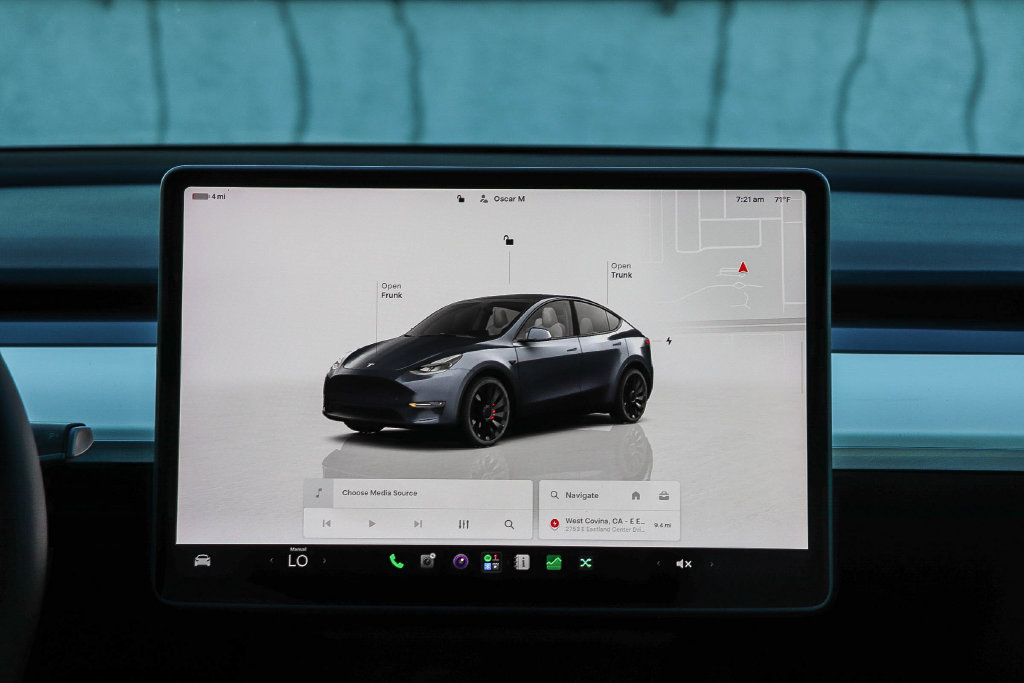 Used 2023 Tesla Model Y Performance AWD/4WD image 16