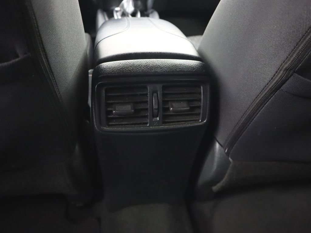 Used 2018 Nissan Rogue SV AWD/4WD image 20