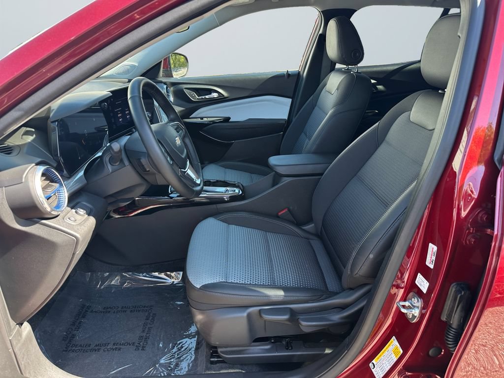 Used 2025 Chevrolet Trax LT w/ Driver Confidence Package FWD image 9