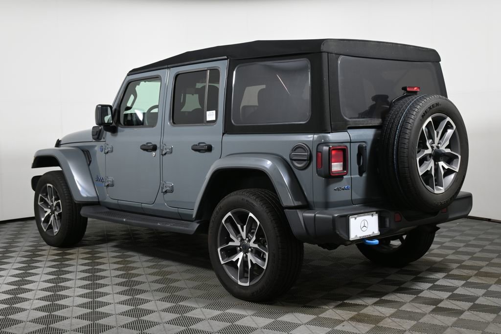 Used 2024 Jeep Wrangler Unlimited w/ Technology Group image 8