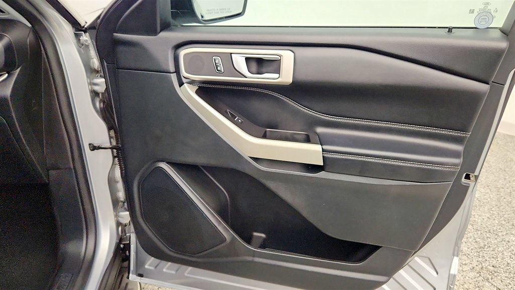 Used 2021 Ford Explorer XLT w/ Equipment Group 202A AWD/4WD image 25