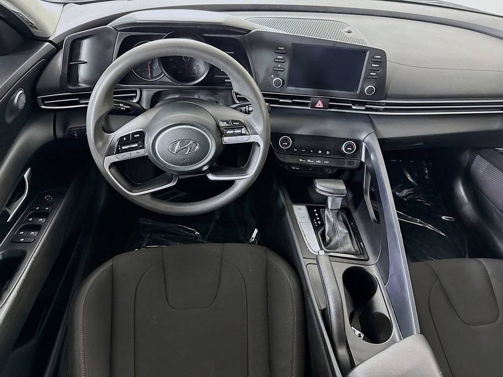 Certified 2022 Hyundai Elantra SEL w/ Cargo Package FWD image 4