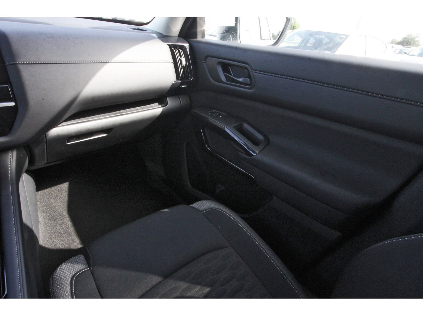 Certified 2025 Nissan Pathfinder SV w/ SV Premium Package FWD image 13