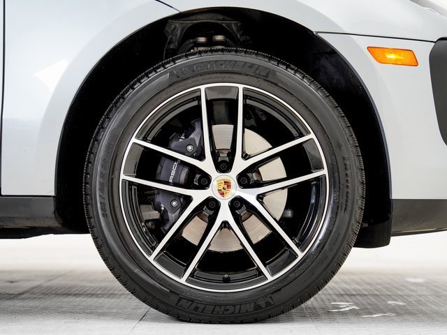 Used 2025 Porsche Macan image 31