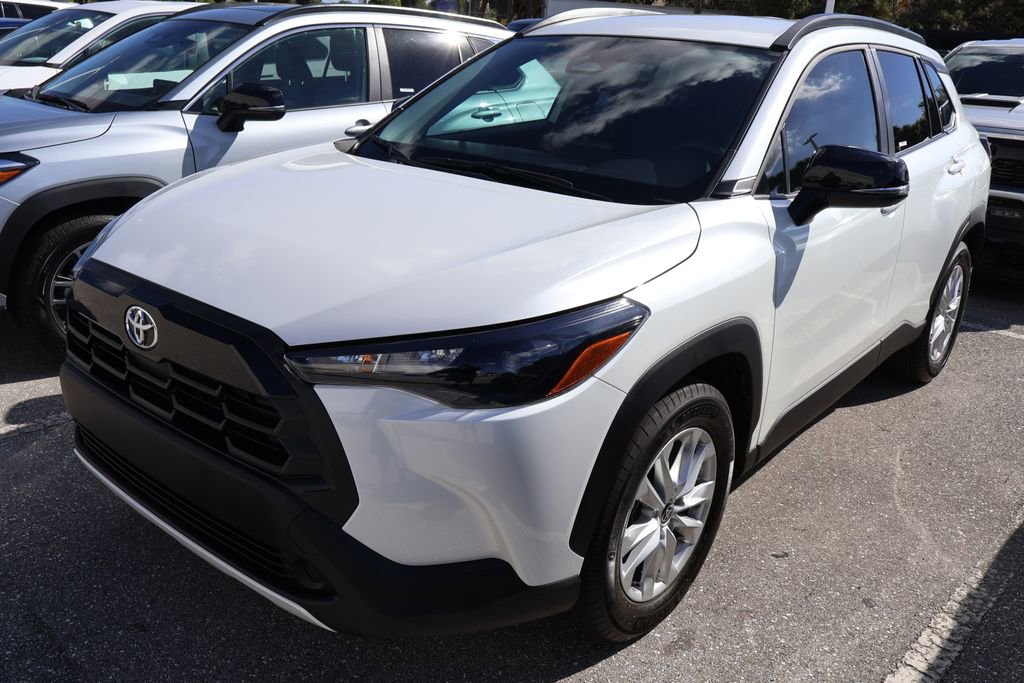 Used 2026 Toyota Corolla Cross LE FWD image 2