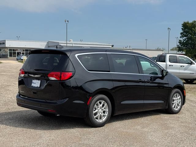 New 2027 Chrysler Pacifica LX FWD image 4