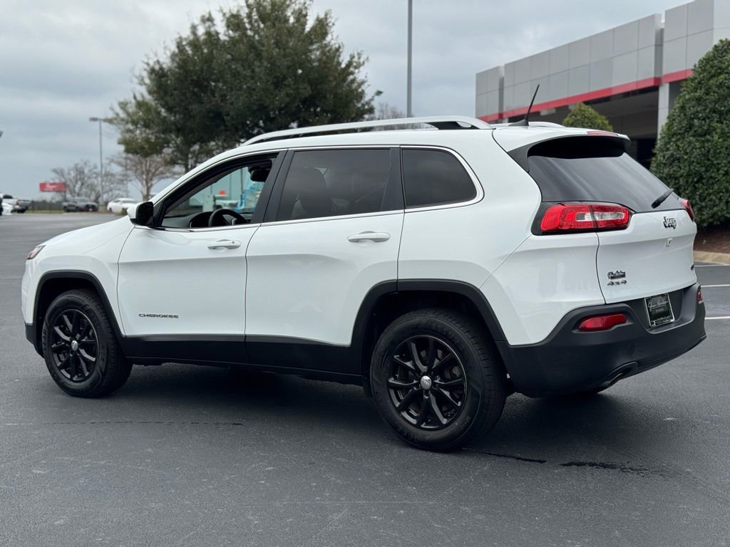 Used 2017 Jeep Cherokee Latitude w/ Cold Weather Group image 13