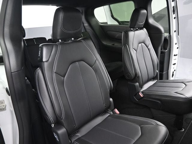 New 2025 Chrysler Voyager LX FWD image 20