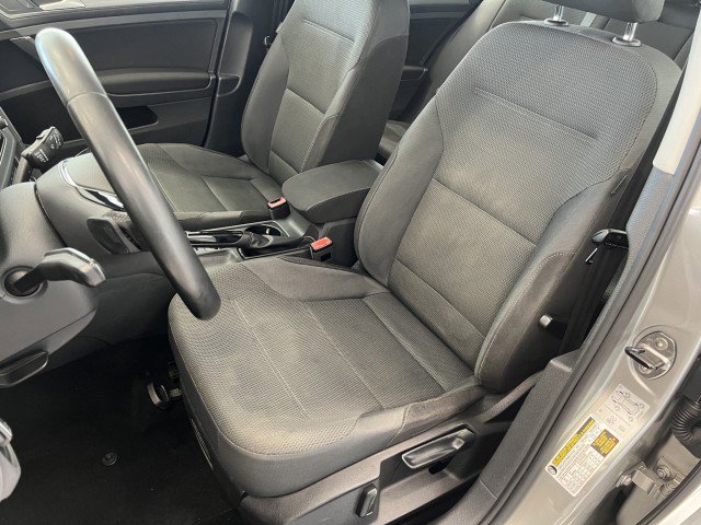 Used 2016 Volkswagen Golf S FWD image 10