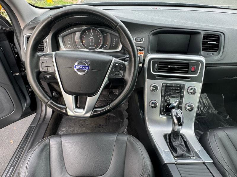 Used 2018 Volvo S60 T5 Dynamic w/ Vision Package image 12