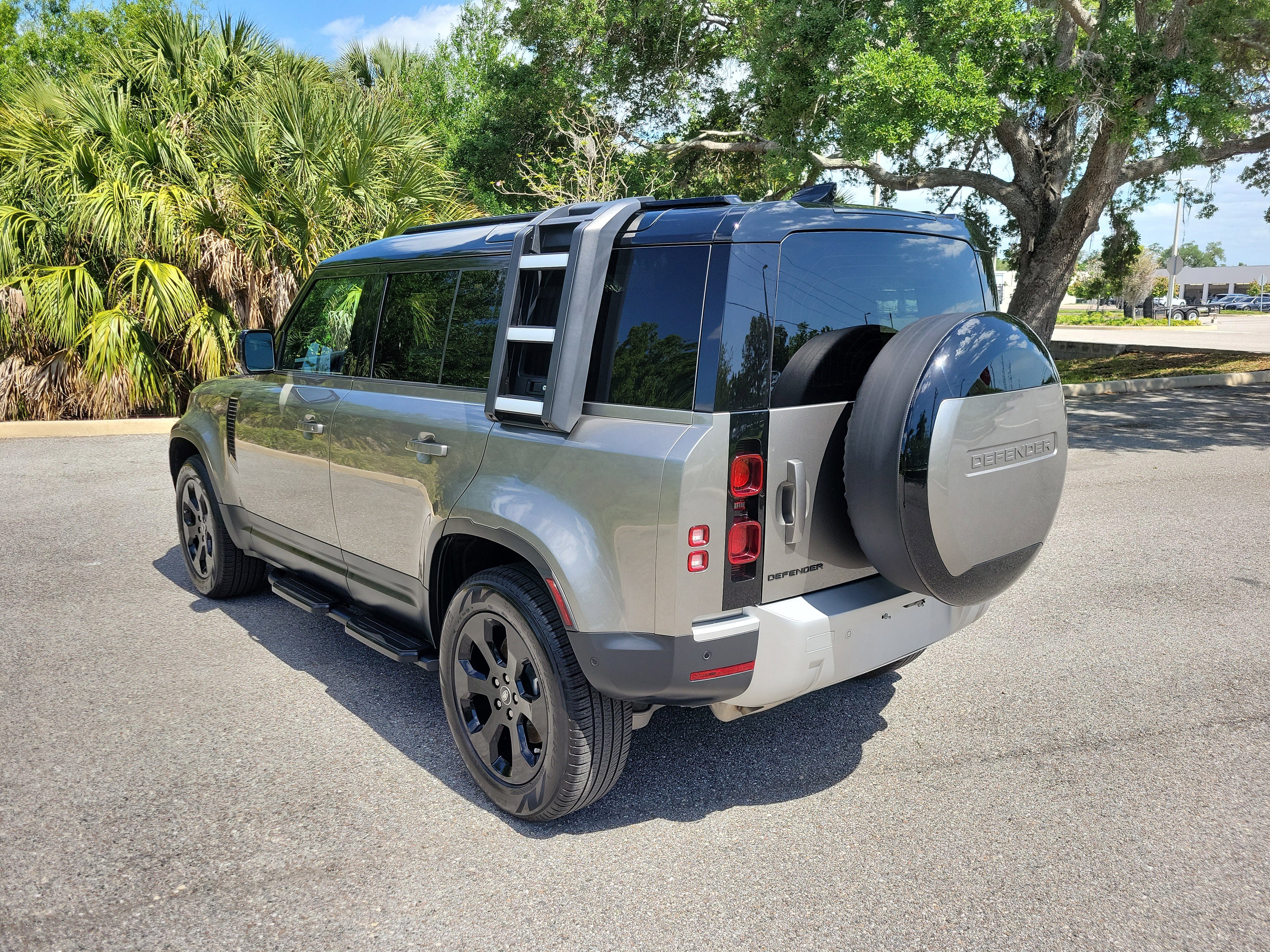 Used 2025 Land Rover Defender 110 S AWD/4WD image 6