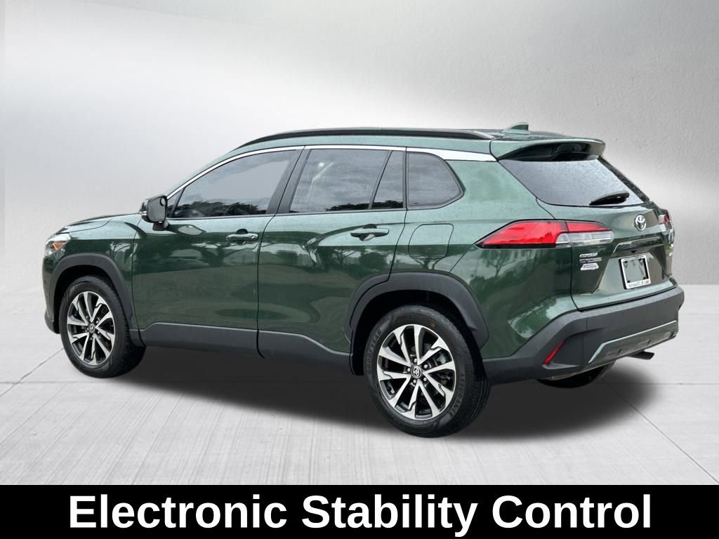 Used 2022 Toyota Corolla Cross XLE image 8