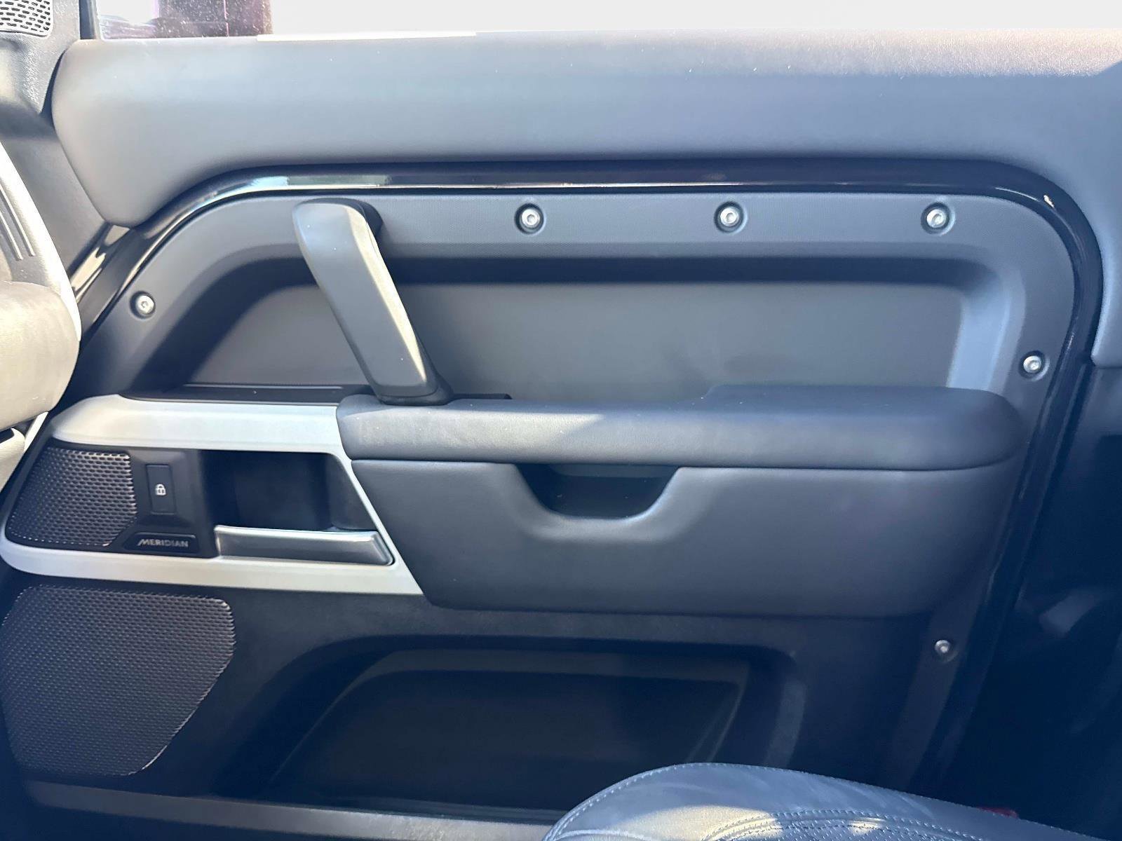 Used 2024 Land Rover Defender 90 S image 17