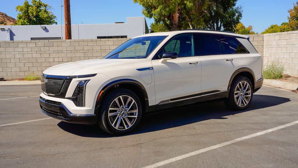 New 2027 Cadillac Vistiq Luxury w/ LPO, Floor Liner Package AWD/4WD image 3