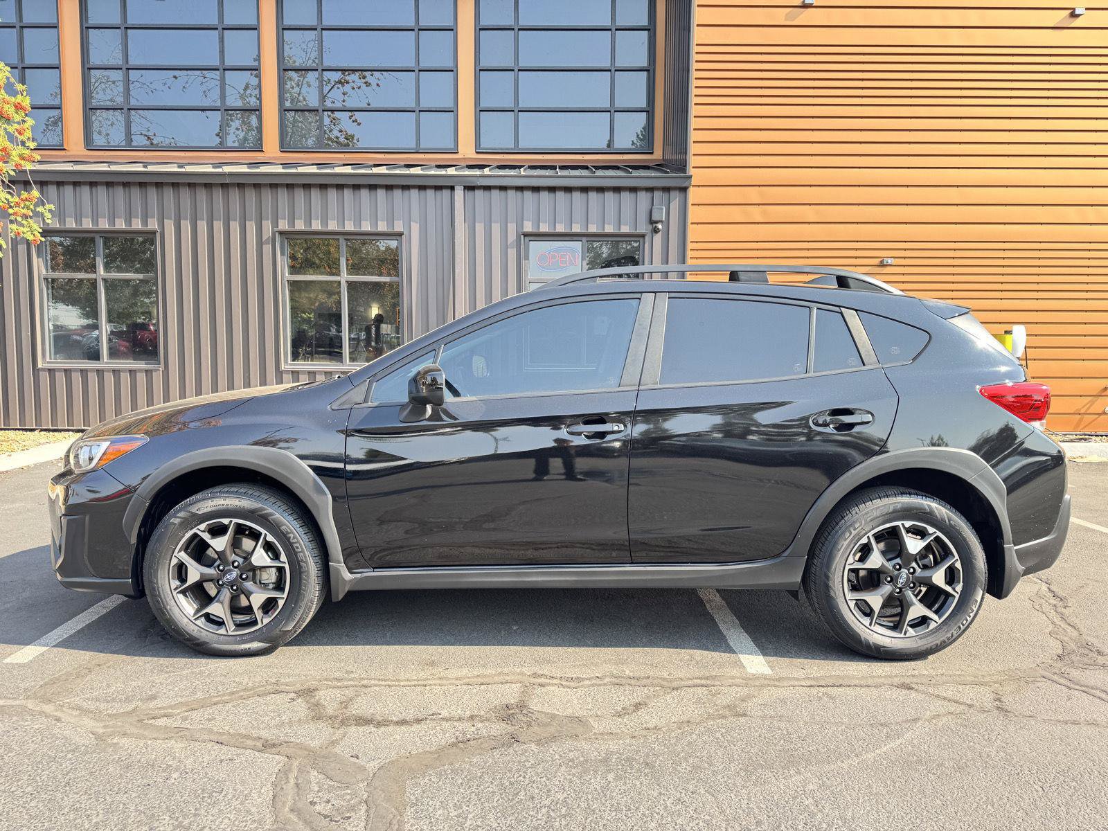 Used 2020 Subaru Crosstrek 2.0i Premium w/ Moonroof Package 1 AWD/4WD image 2