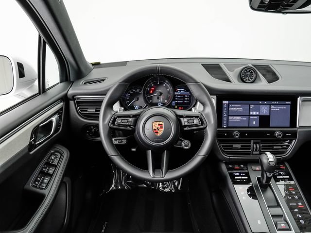 Certified 2026 Porsche Macan AWD/4WD image 6