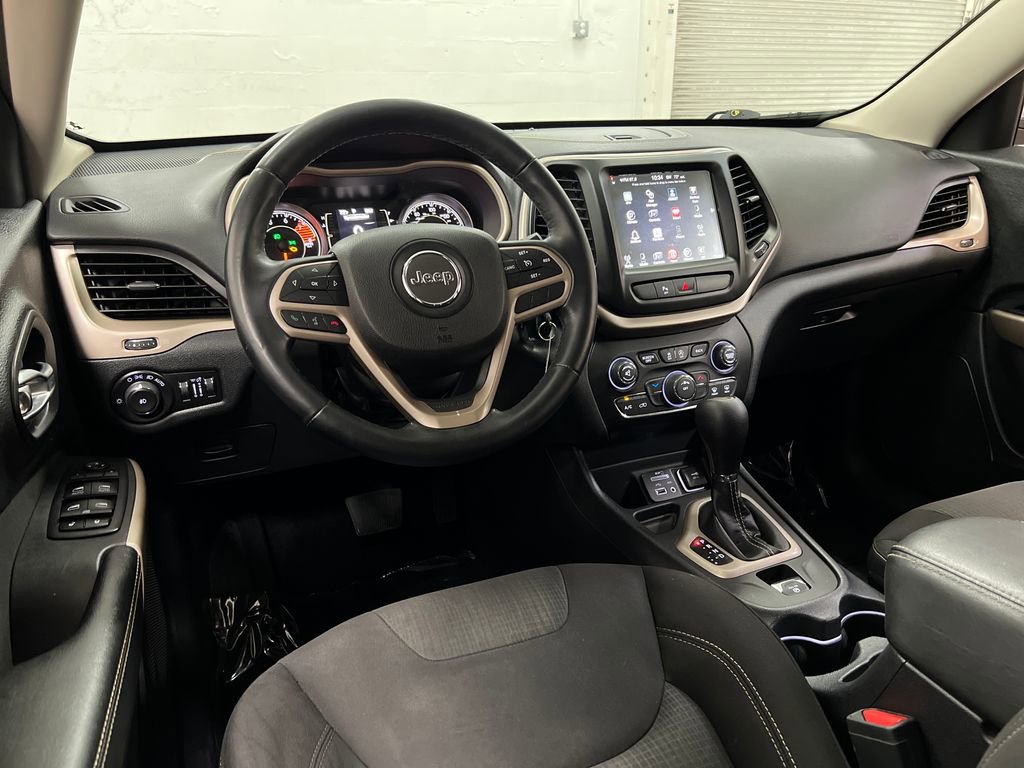 Used 2017 Jeep Cherokee Latitude w/ Safety/Convenience Group FWD image 13