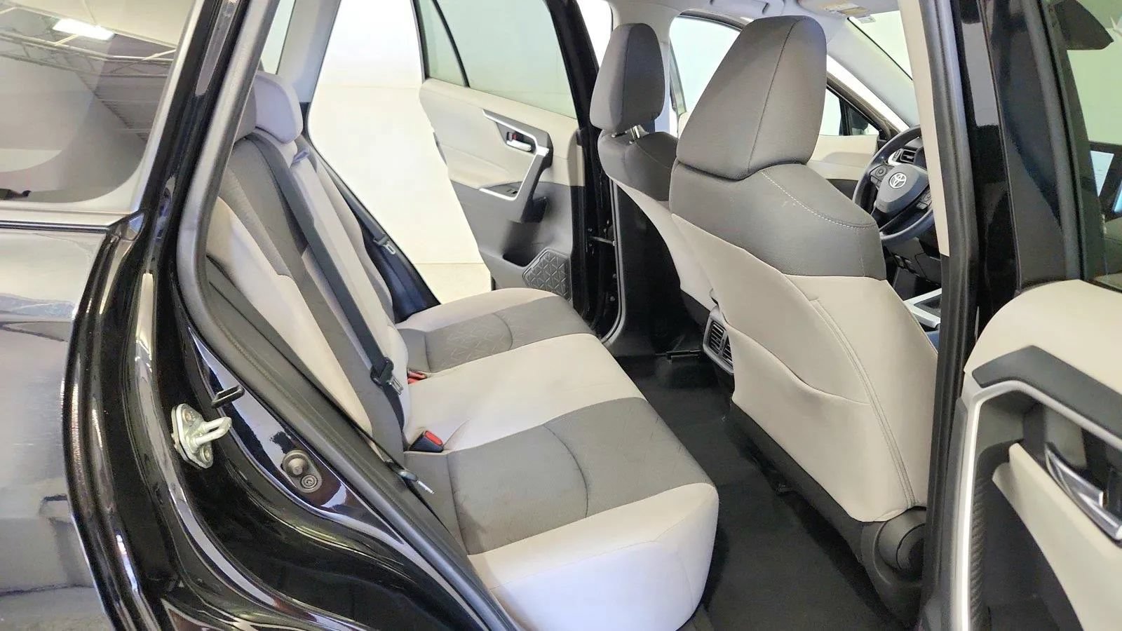Used 2024 Toyota RAV4 XLE FWD image 26