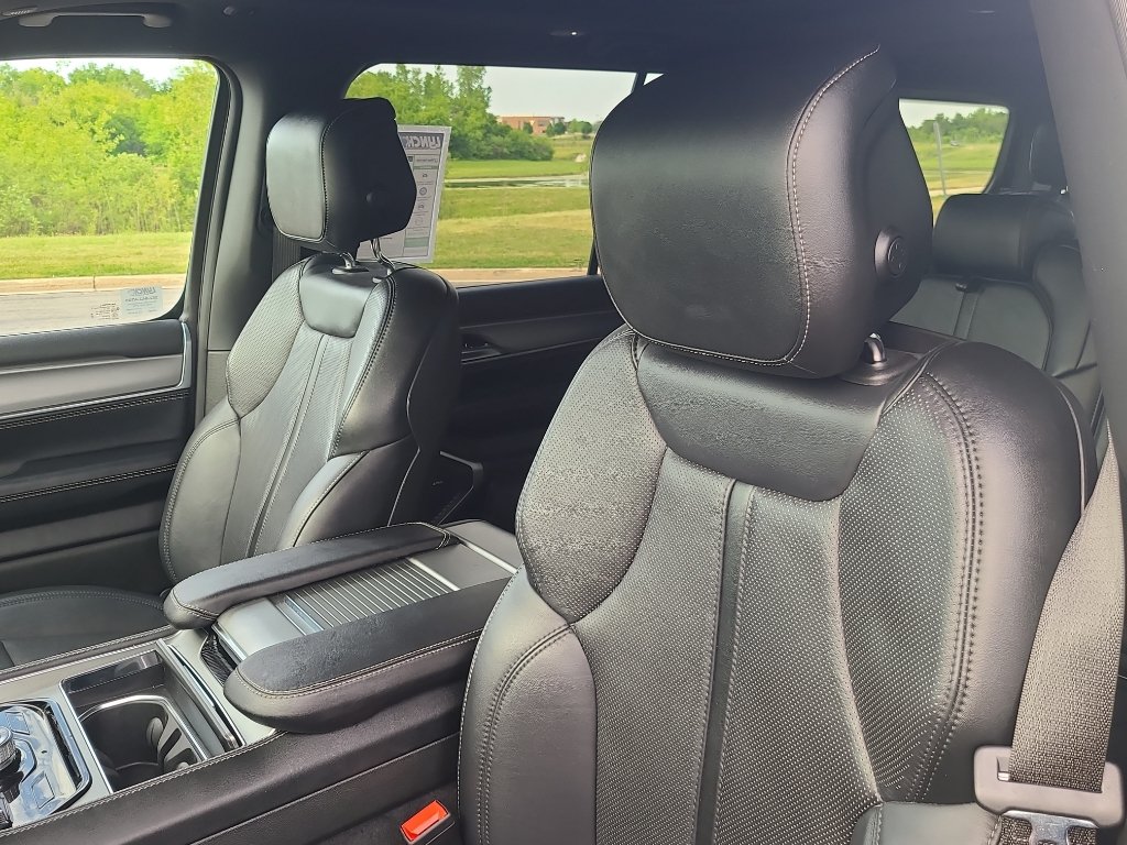 Used 2024 Jeep Wagoneer Series II AWD/4WD image 20