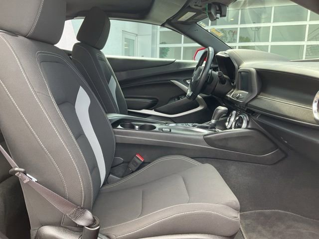 Used 2016 Chevrolet Camaro LT RWD image 9