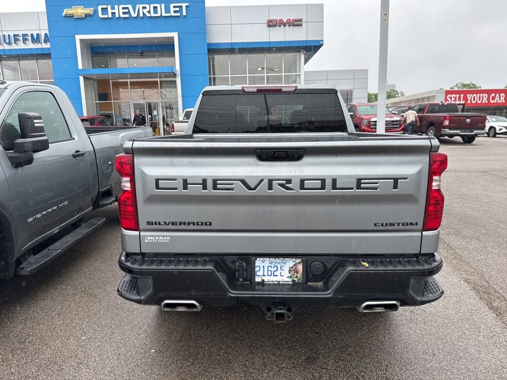 Used 2023 Chevrolet Silverado 1500 Custom Trail Boss w/ LPO, Dark Essentials Package AWD/4WD image 5