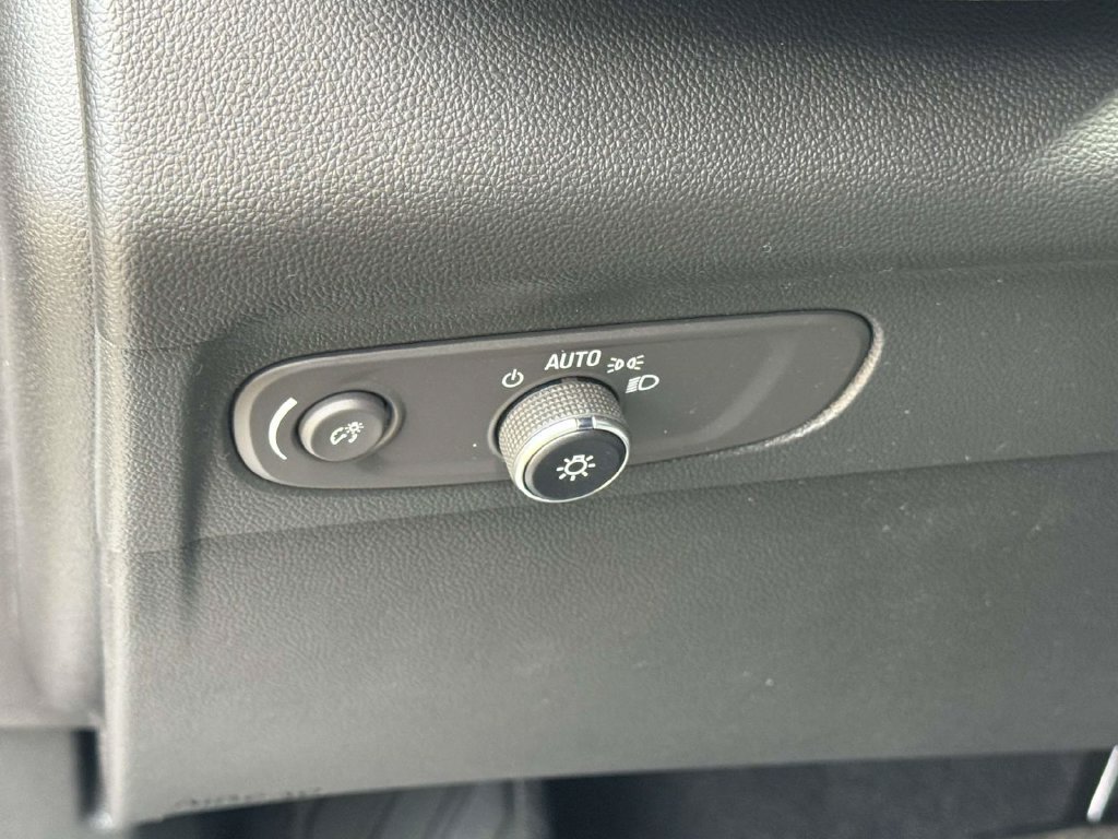 Used 2023 Buick Envision Essence AWD/4WD image 22