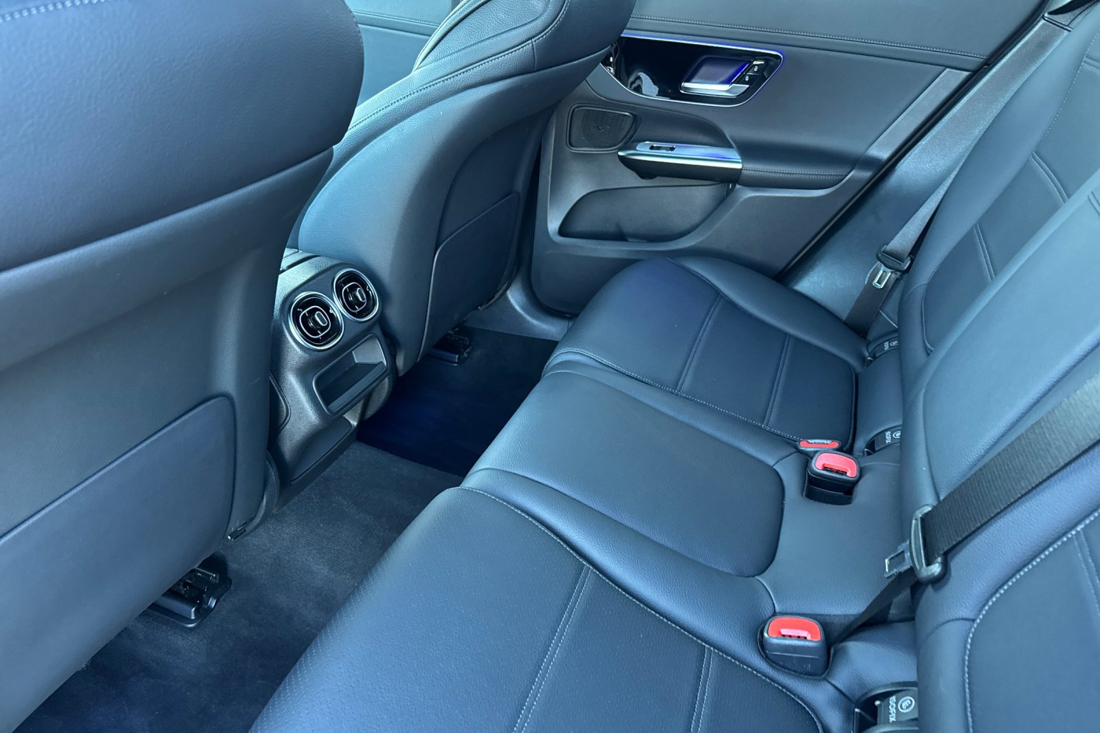 Used 2024 Mercedes-Benz GLC 300 4MATIC image 12