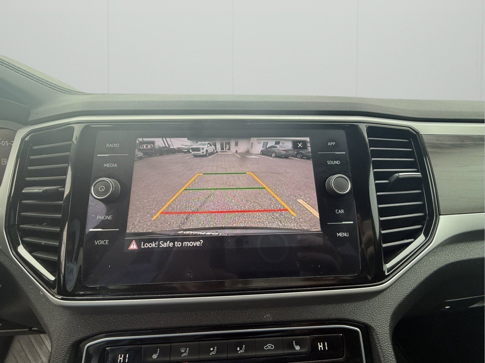 Used 2023 Volkswagen Atlas SE image 28