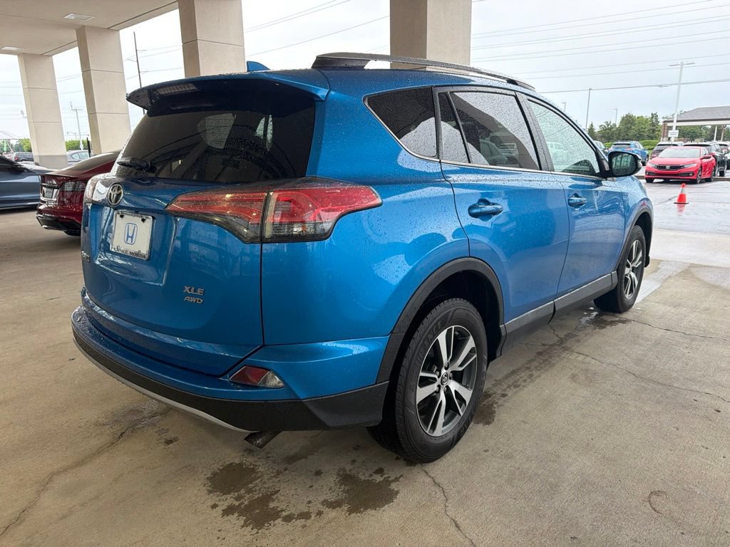Used 2018 Toyota RAV4 XLE AWD/4WD image 5