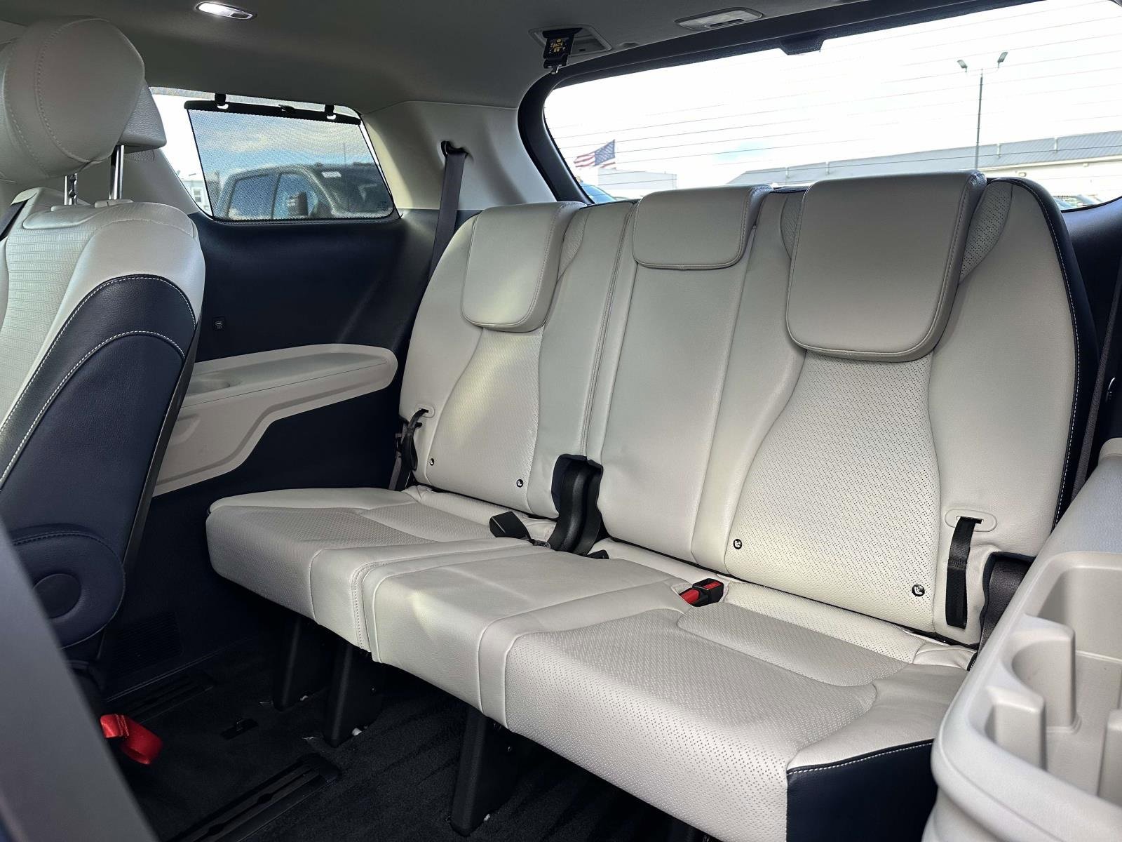 Used 2025 Kia Carnival SX Prestige image 24