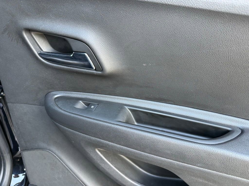 Used 2020 Chevrolet Trax LT w/ LT Convenience Package AWD/4WD image 36