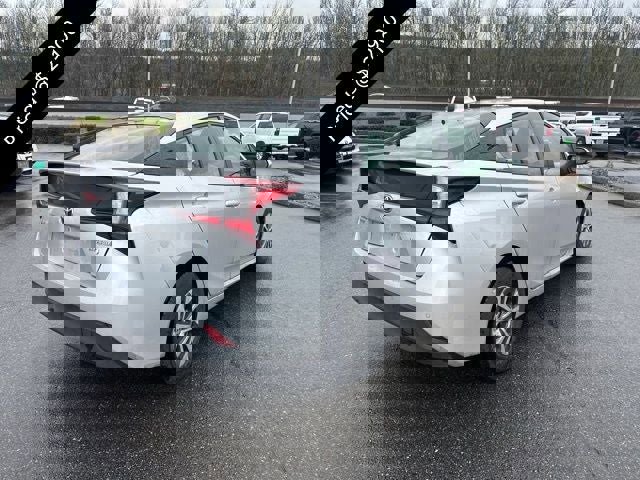 Used 2022 Toyota Prius LE image 5