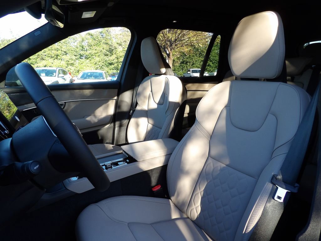New 2026 Volvo XC90 B6 Plus w/ Protection Package Premier AWD/4WD image 14