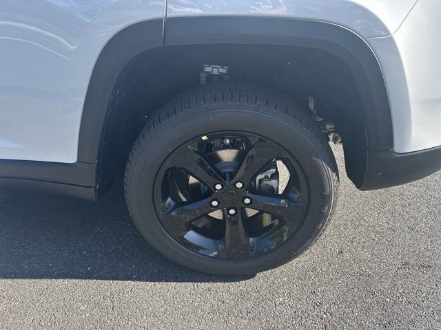 New 2025 Jeep Grand Cherokee Limited w/ Black Appearance Package image 18