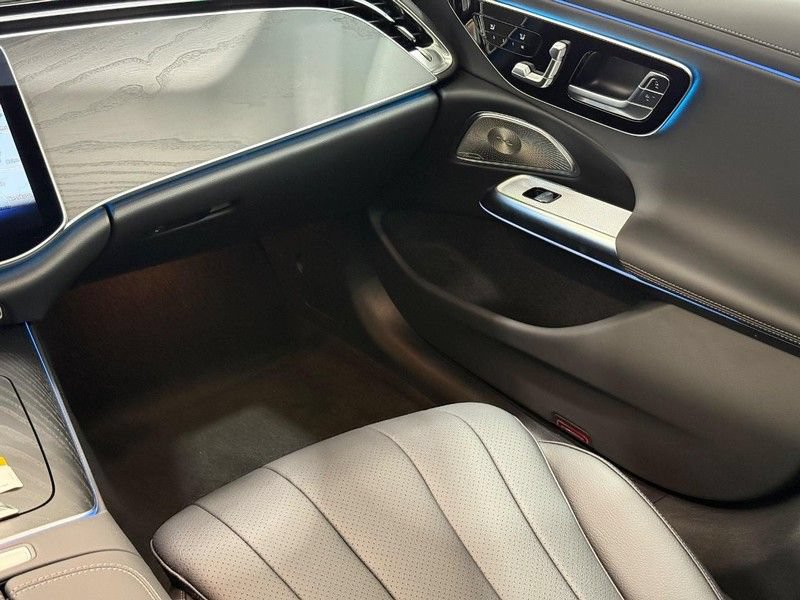 New 2026 Mercedes-Benz E 350 4MATIC Sedan image 9