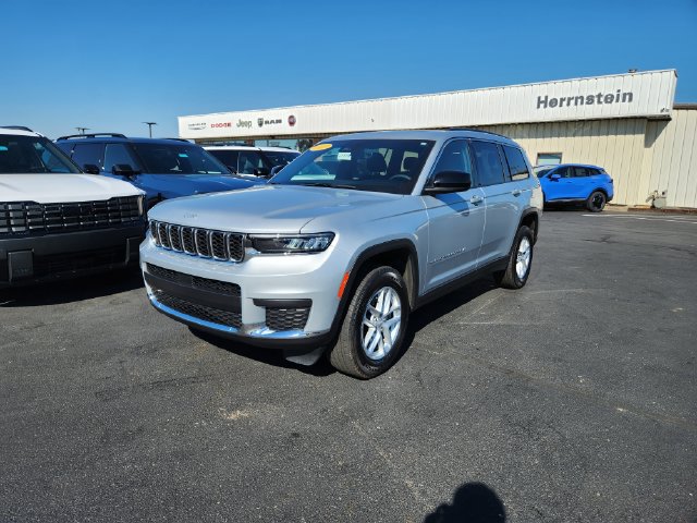 Used 2025 Jeep Grand Cherokee L Laredo w/ Luxury Tech Group I AWD/4WD image 3