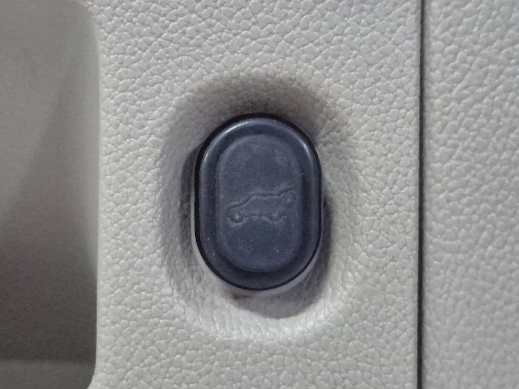 Used 2016 GMC Yukon Denali w/ Open Road Package AWD/4WD image 28