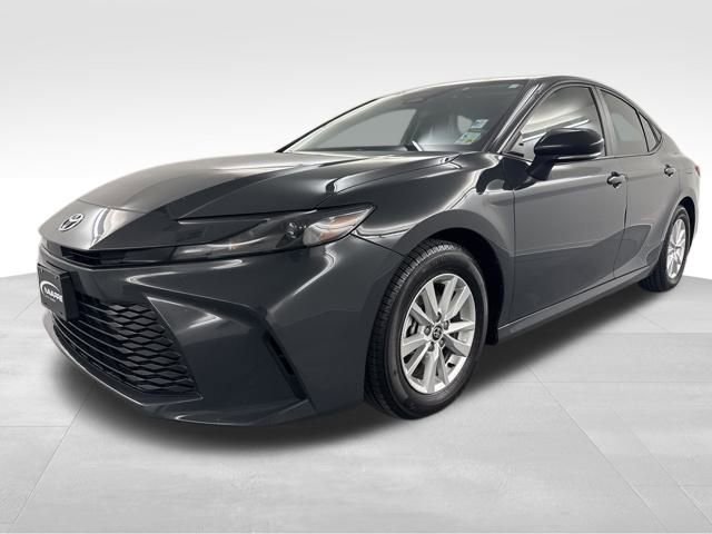 Used 2025 Toyota Camry LE image 4