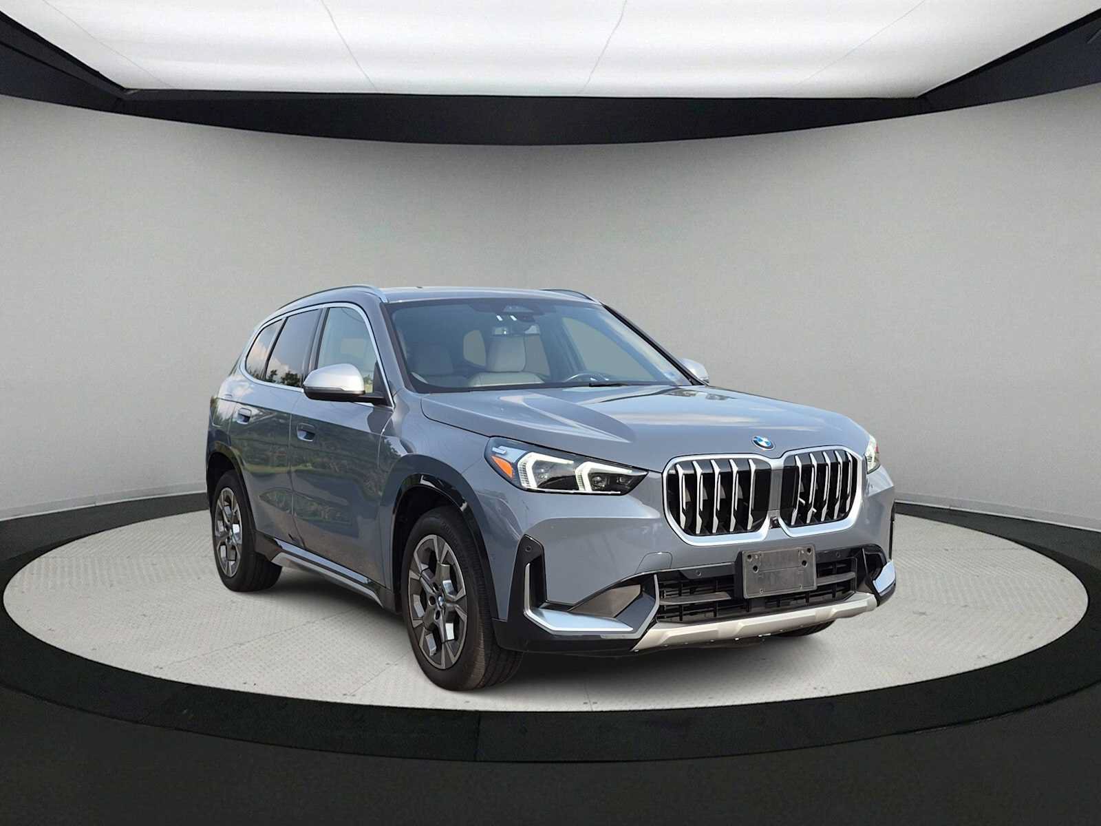 Used 2023 BMW X1 xDrive28i w/ Premium Package AWD/4WD image 2