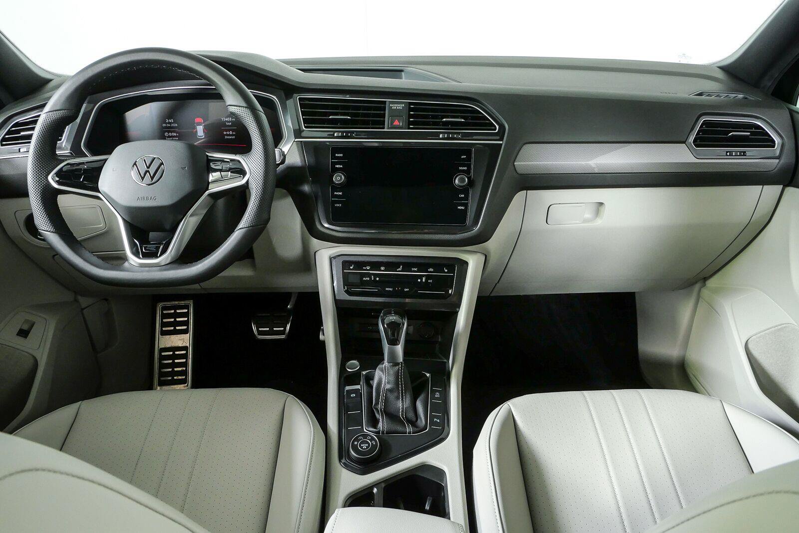 Certified 2024 Volkswagen Tiguan SE R-Line AWD/4WD image 19