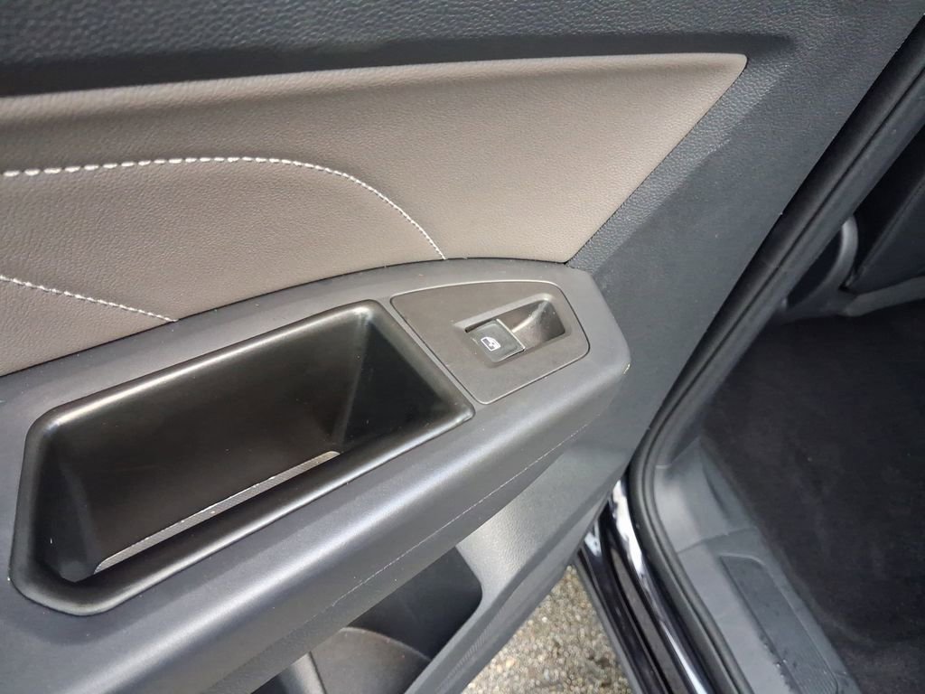 Used 2022 Volkswagen Atlas Cross Sport SEL AWD/4WD image 12