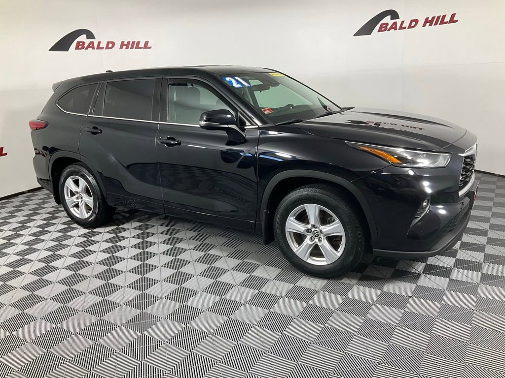 Used 2021 Toyota Highlander LE image 1