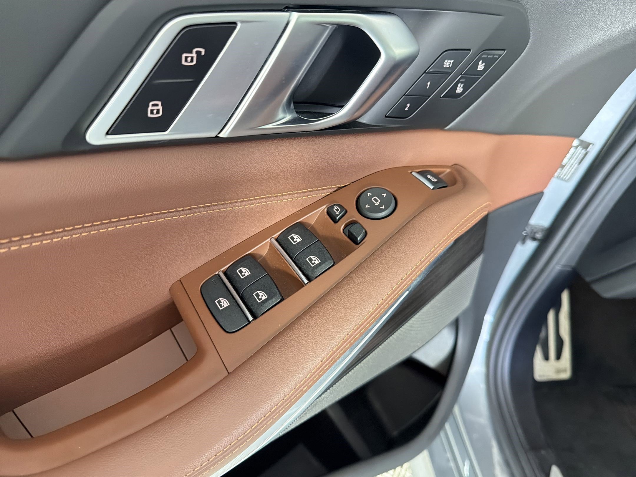 Used 2024 BMW X5 xDrive40i w/ M Sport Package image 21