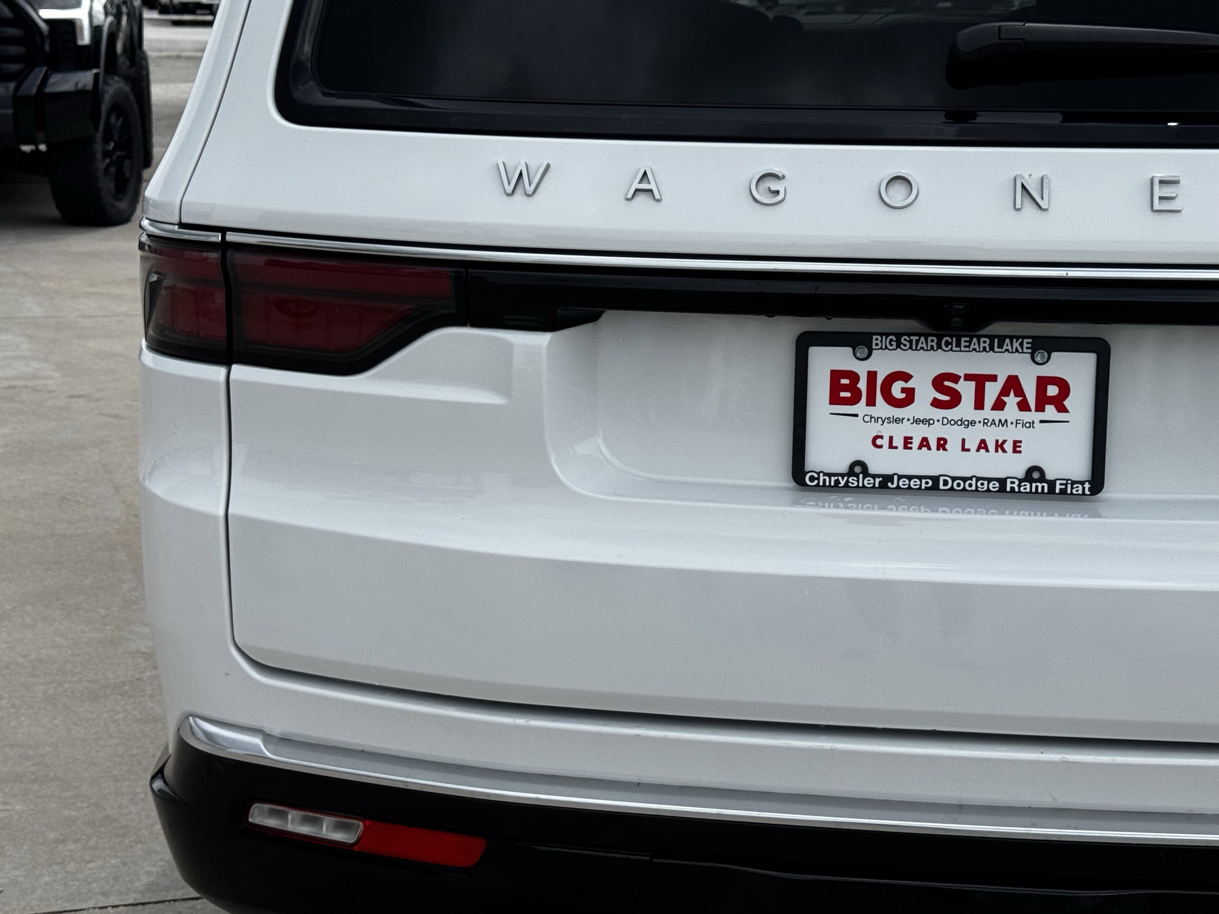 Used 2025 Jeep Wagoneer L Series II AWD/4WD image 12