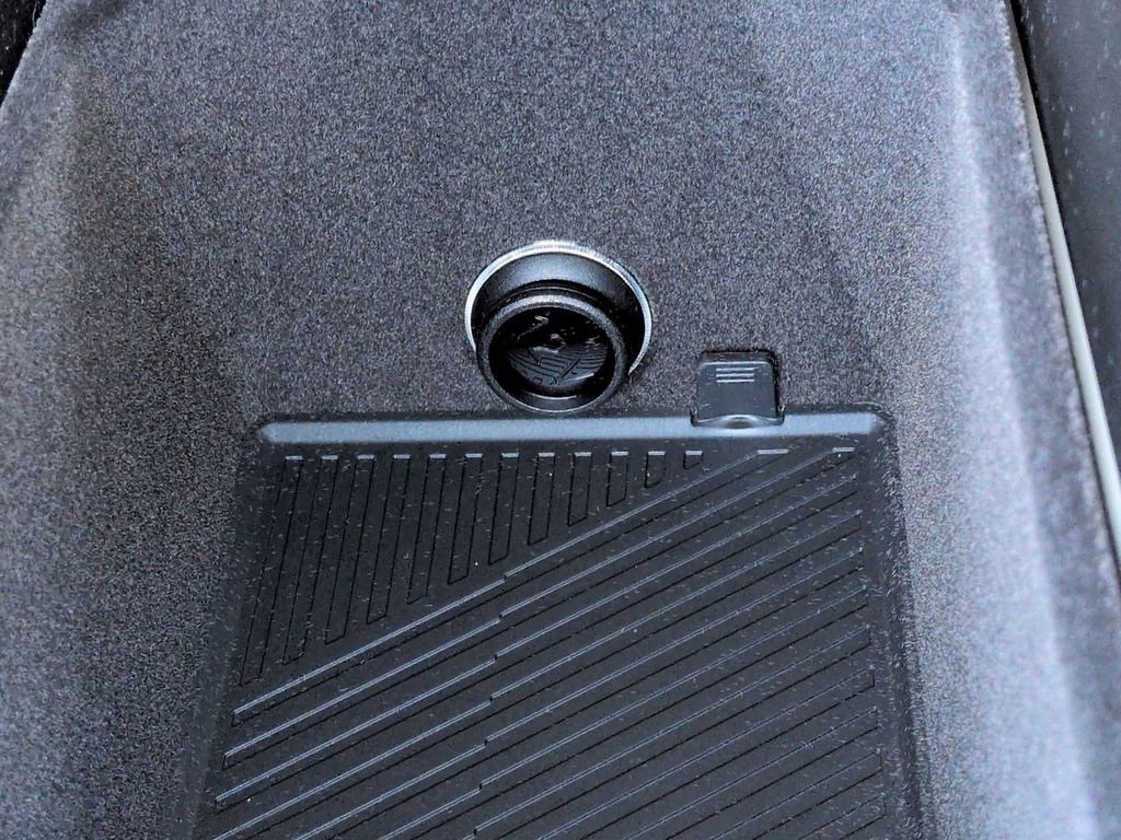 New 2026 BMW 550e xDrive image 21